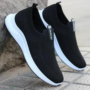 Suvised meeste kingad uus mood valge hingav võrgust spordijalatsid meeste madala nööriga nööriga põrutusi summutavad jooksujalatsid