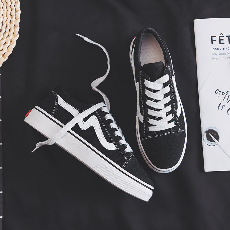 Νέα μαύρα λευκά ριγέ παπούτσια καμβά Γυναικεία αναπνεύσιμα Skateboarding Φοιτητικά πάνινα παπούτσια Leisure Flat παπούτσια τένις