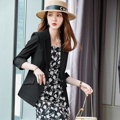 Trijų ketvirčių rankovių žalios spalvos kostiumo striukė Moteriška pavasario vasara Naujos mados temperamento trumpi laisvalaikio ploni, elegantiški moteriški džemperiai