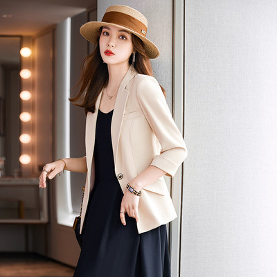 Trijų ketvirčių rankovių žalios spalvos kostiumo striukė Moteriška pavasario vasara Naujos mados temperamento trumpi laisvalaikio ploni, elegantiški moteriški džemperiai