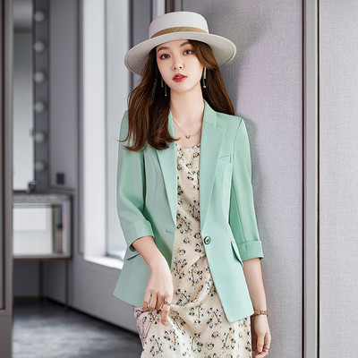 Trijų ketvirčių rankovių žalios spalvos kostiumo striukė Moteriška pavasario vasara Naujos mados temperamento trumpi laisvalaikio ploni, elegantiški moteriški džemperiai