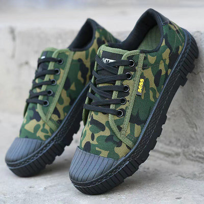 Treeningjalatsid meestele: kõrge ja madala ülaosaga riidest jalatsid Meeste tossud välitingimustes laienevad treeningjalatsid