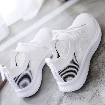 Дамски обувки 2023 Пролетни бели нови дишащи спортни мрежести универсални летни кухи ходещи летящи тъкани неплъзгащи се дамски маратонки