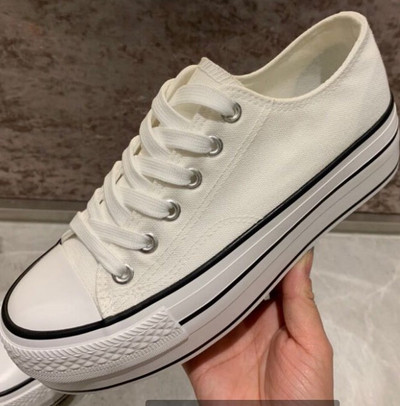 Vulkaniseeritud lõuendist kingad naistele Tossud vabaaja platvormid Mood mustad valged naiste tossud paksu tallaga