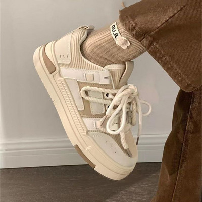 2023. aasta uued naiste spordijalatsid Platvormiga tossud Naiste vulkaniseeritud jalatsid Disainer Uued paeltega hingavad tossud Lamedad kingad