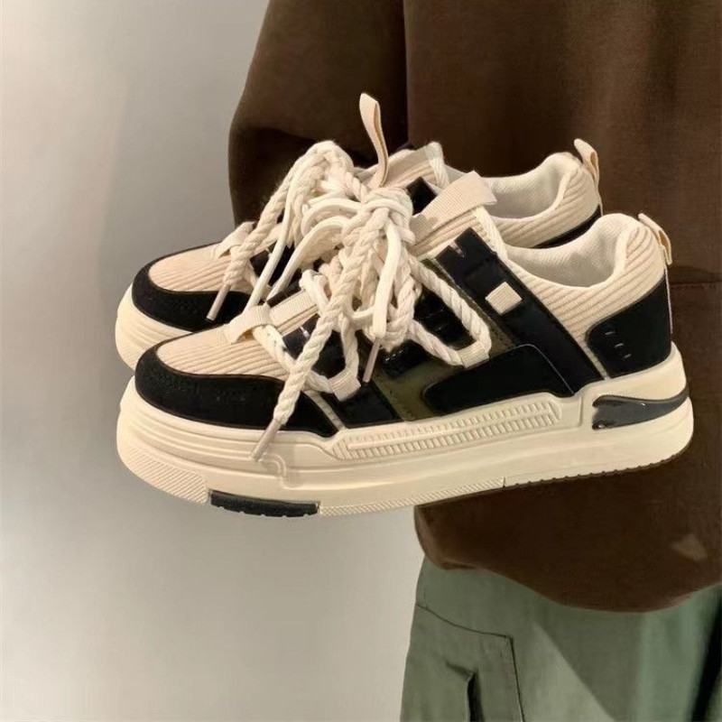 2023. aasta uued naiste spordijalatsid Platvormiga tossud Naiste vulkaniseeritud jalatsid Disainer Uued paeltega hingavad tossud Lamedad kingad