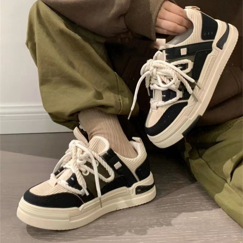 2023. aasta uued naiste spordijalatsid Platvormiga tossud Naiste vulkaniseeritud jalatsid Disainer Uued paeltega hingavad tossud Lamedad kingad