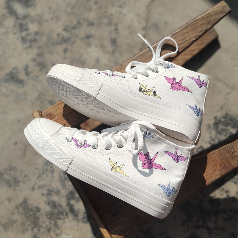 2023. aasta uus värvimuutev naiste trendikas mood, kõrge ülaosaga nööriga lauajalats Thousand Paper Crane UV värvilised lõuendist kingad