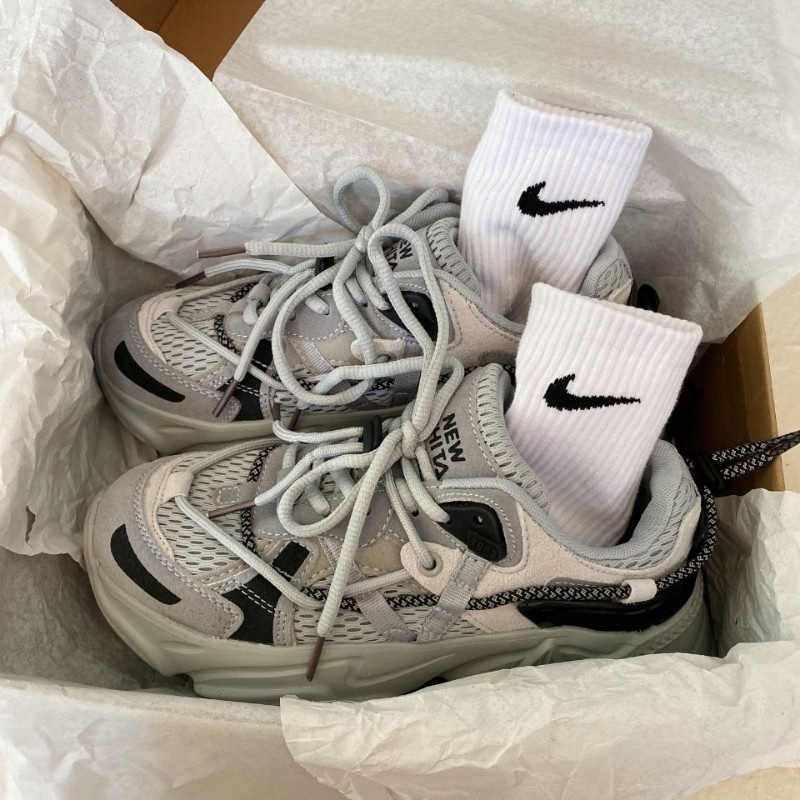 2021. aasta naiste tossud Jooksumood Harajuku vabaaja mustad kevadised tennised