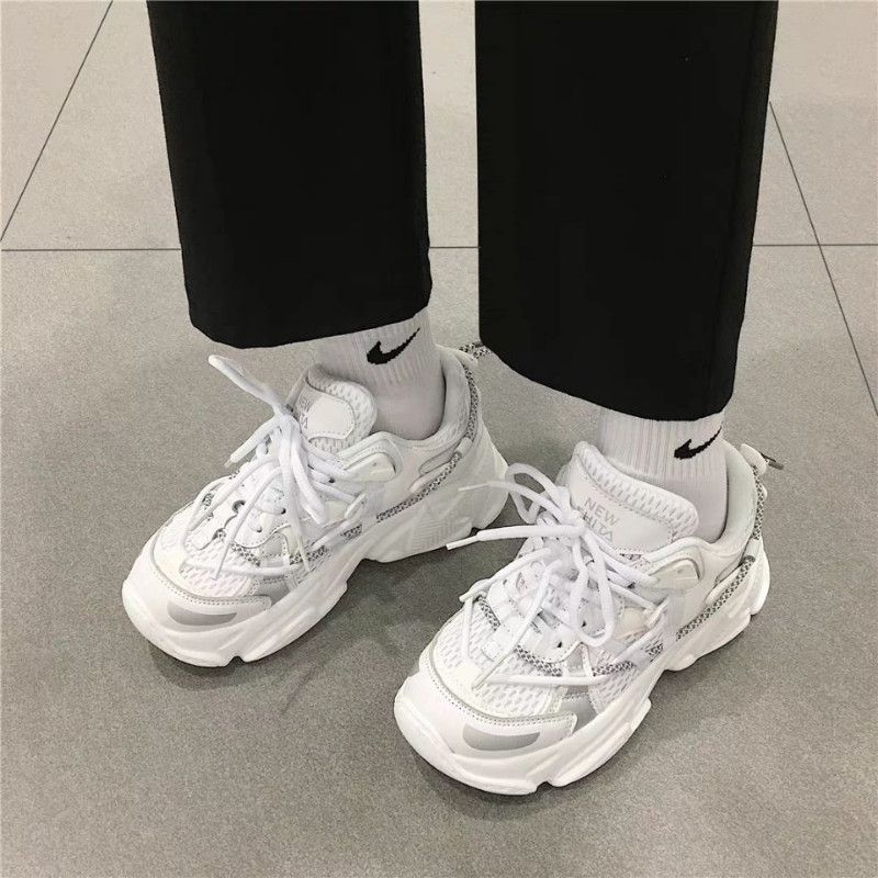 2021. aasta naiste tossud Jooksumood Harajuku vabaaja mustad kevadised tennised