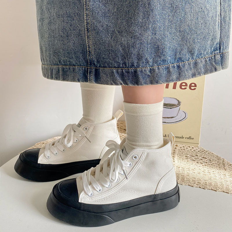 Naiste retromustad pitsilised vabaaja lõuendist kingad Naised hingavad kõrged vulkaniseeritud kingad Harajuku vabaaja tossud naistele