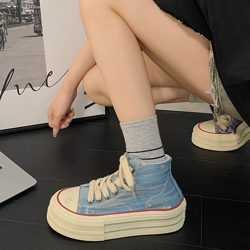 Vaba aeg super tulisinised kõrge ülaosaga paksu tallaga lõuendist kingad naiste 2023 uued suvised retro plahvatuskingad.