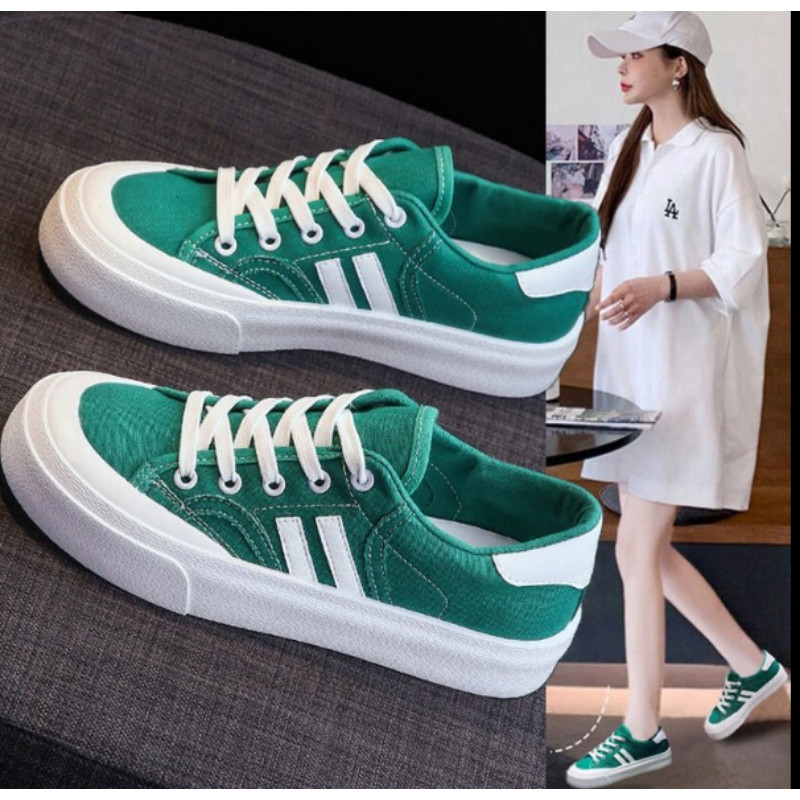 Naiste tossud 2023 Moodsad hingavad vulkaniseeritud kingad Naiste PU-nahast platvormkingad Naiste nööriga vabaajajalatsid valged