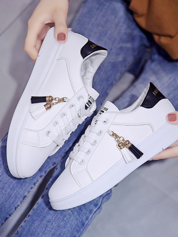 2022. aasta naiste tossud hingavad õpilaste vabaajajalatsid Spordijalatsid tüdrukutele Lameda võrguga valged kingad Vulcanize Desginer