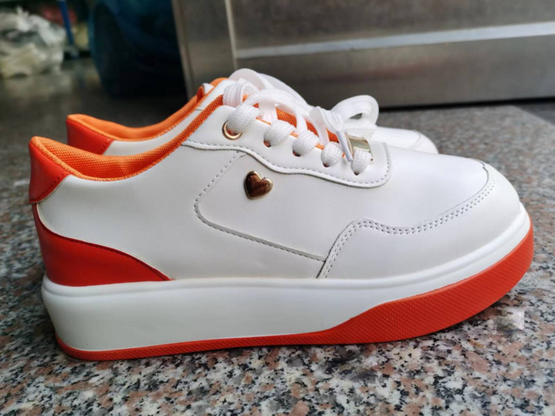 2023 m. Moteriški sportbačiai laisvalaikio batai PU odos storu padu suvarstomi sportbačiai Moteriški batai su platforma Vulkanizuoti batai Zapatillas Mujer