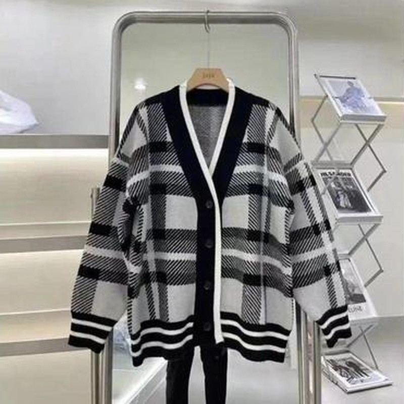 Kardigan za muškarce Proljeće u korejskom stilu Jednostavan dizajn Karirano pletenje Retro ležerni uniseks s V-izrezom Opušteni vintage kvalitetni džemper s lusterima