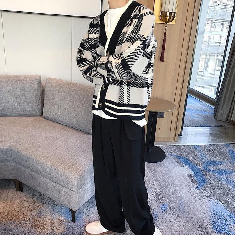 Kardigan za muškarce Proljeće u korejskom stilu Jednostavan dizajn Karirano pletenje Retro ležerni uniseks s V-izrezom Opušteni vintage kvalitetni džemper s lusterima