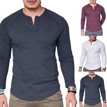 Ανδρικό μπλουζάκι με μονόχρωμο μονόχρωμο O λαιμό και μακρυμάνικο κουμπιά σε συντομότερο μέγεθος