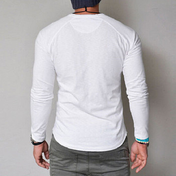 Ανδρικό μπλουζάκι με μονόχρωμο μονόχρωμο O λαιμό και μακρυμάνικο κουμπιά σε συντομότερο μέγεθος