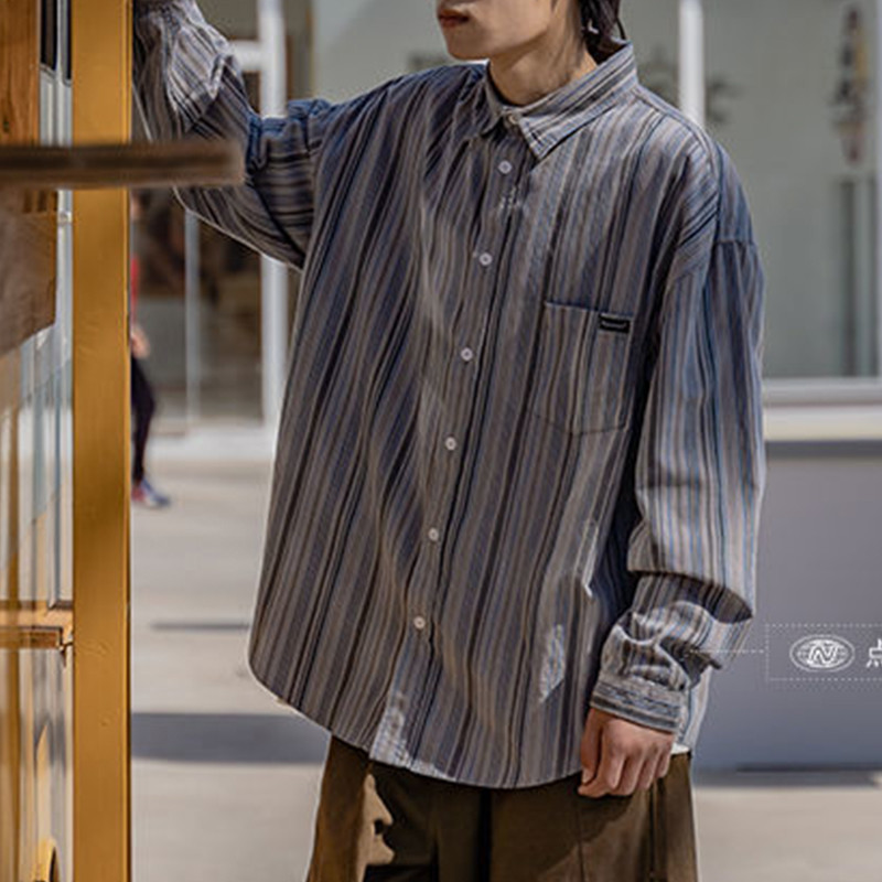 Kevadine sügismood Temperament Jaapani vintage pluus Meeste lihtsate triipudega avarate pikkade varrukatega vabaaja topp, mis sobib meeste särk