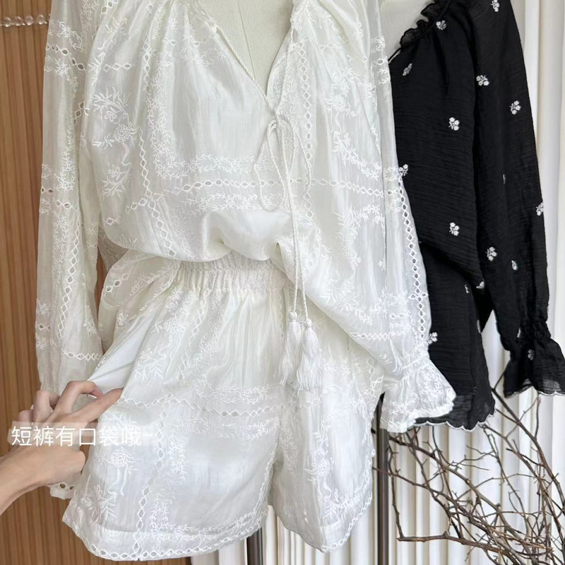 2023. aasta uus trompetivarrukatega V-kaelusega naiste särgi ülikond Elegantne õõnsa žakaarvärvi pikkade varrukatega ülaosa, elastse vöökohaga lühikesed püksid, naiste kaheosaline komplekt