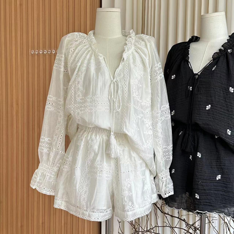 2023. aasta uus trompetivarrukatega V-kaelusega naiste särgi ülikond Elegantne õõnsa žakaarvärvi pikkade varrukatega ülaosa, elastse vöökohaga lühikesed püksid, naiste kaheosaline komplekt