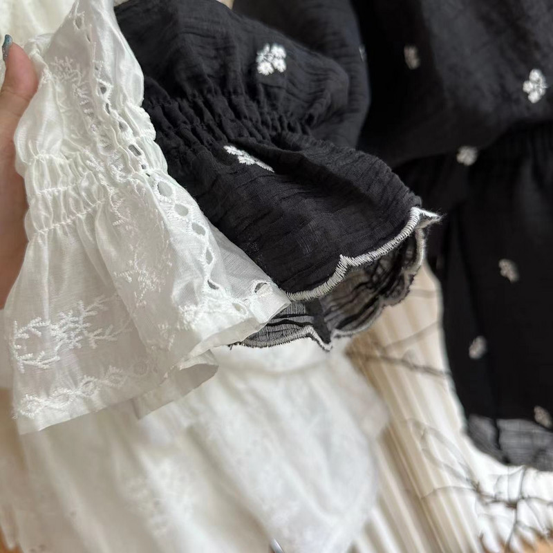 2023. aasta uus trompetivarrukatega V-kaelusega naiste särgi ülikond Elegantne õõnsa žakaarvärvi pikkade varrukatega ülaosa, elastse vöökohaga lühikesed püksid, naiste kaheosaline komplekt