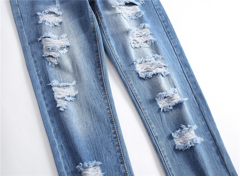 Dizajnerske muške poderane traperice 2020., uske svijetloplave traper hlače, muške otrcane uništene hlače s dugmadima.