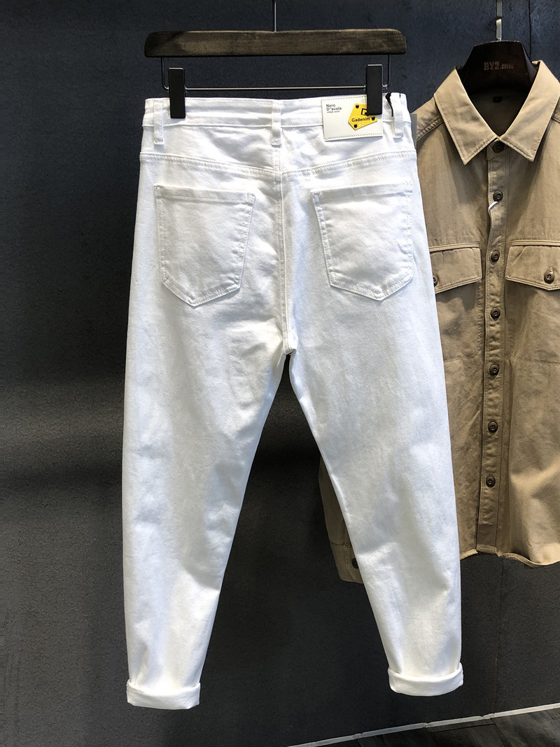 Ljeto Thin 2022 Tekstura Bijele traper traperice Muške uske dizajnerske traperice za ležerne prilike za muškarce Korejske modne Boyfriend traperice