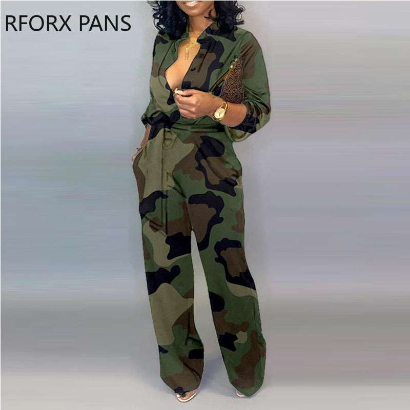 Ženski kombinezon s kamuflažnim printom s V izrezom i kopčanjem
