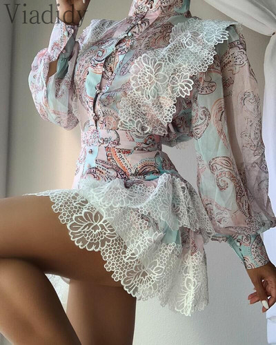 Naiste elegantne prinditud nööbiga pitsdisain, latern varrukas pluus ja pitsist lapiline kõrge vöökohaga seelik 2 tk.