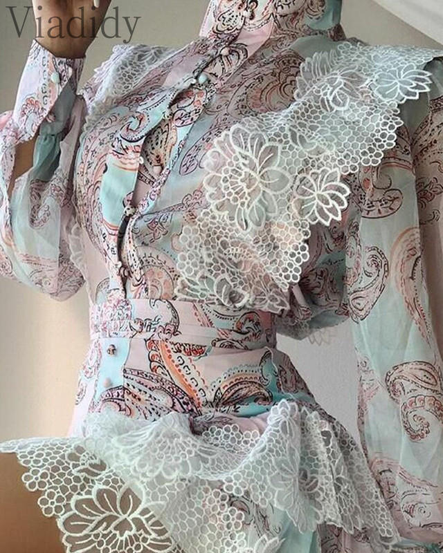 Naiste elegantne prinditud nööbiga pitsdisain, latern varrukas pluus ja pitsist lapiline kõrge vöökohaga seelik 2 tk.