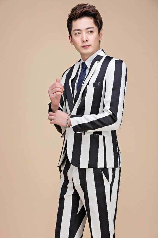 HOO 2023 muški sako s otisnutim okomitim prugama crno-bijeli sako s prugama za nastup pjevača