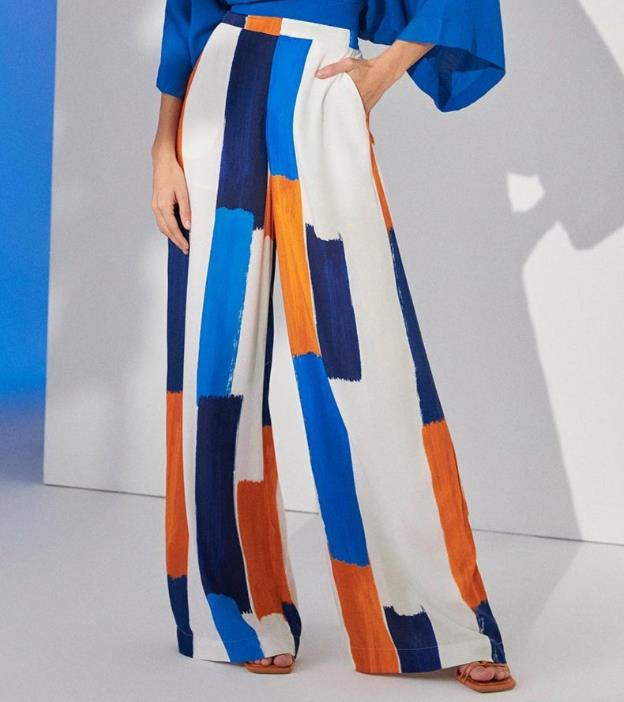 Moodne kaheosaline naisteriietus 2023. aasta suvine avar ülaosa, kõrge vöökohaga, trükitud elegantne kontori laiade säärtega pükste komplekt, riided