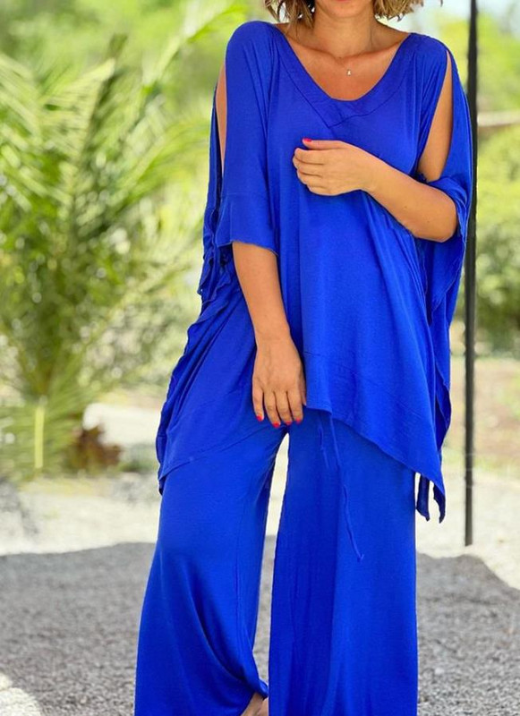 Dvodijelni komplet ženske odjeće 2023., nova modna veza s V-izrezom i polurukavima, ležerni gornji dio i jednobojne široke široke hlače, komplet dugih hlača