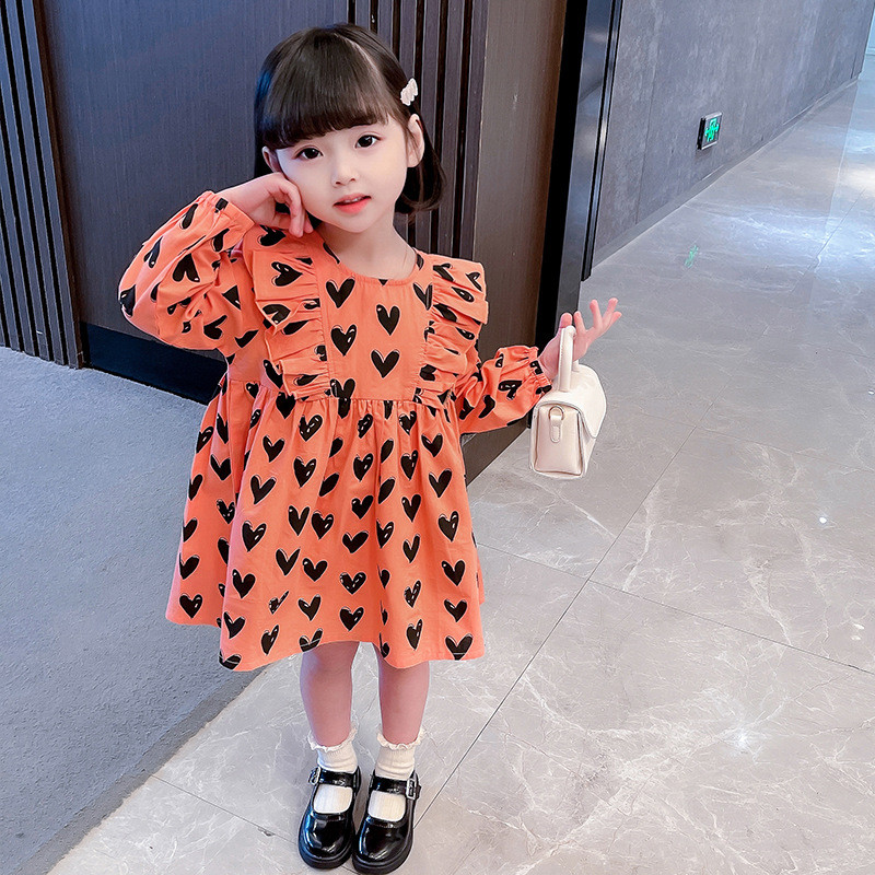 2022 Tüdrukute kleidid Kevad ja Sügis Uued väikelaste pikkade varrukatega tikitud lasteriided Armsad armastustrükiga lasteriided