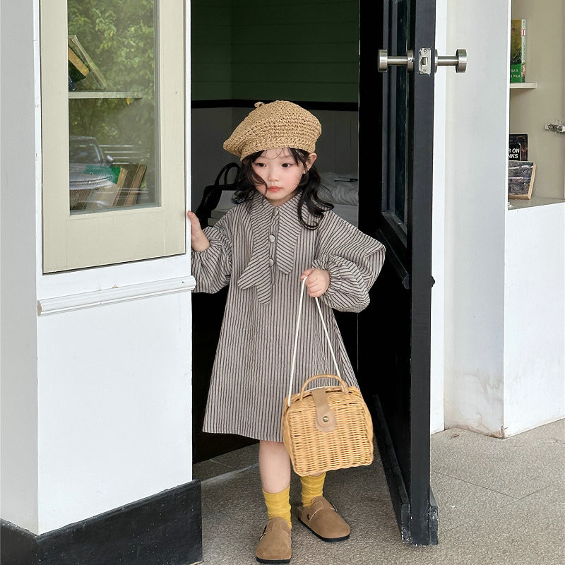 2023. aasta kevad- ja sügisene tüdrukute kleit, triibuline ebaregulaarne krae, pikk kleit, uus pikkade varrukatega T-särk Särkkleit, moodne lasteriietus