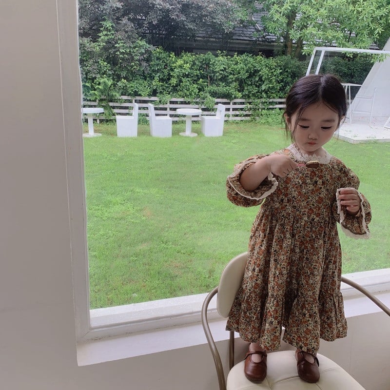 Pavasarinė mergaičių suknelė Nauja rudens vaikiški rūbai pastoracinio stiliaus nėriniai kraštas mažas gėlėtas trimitas ilgomis rankovėmis mados vestidos