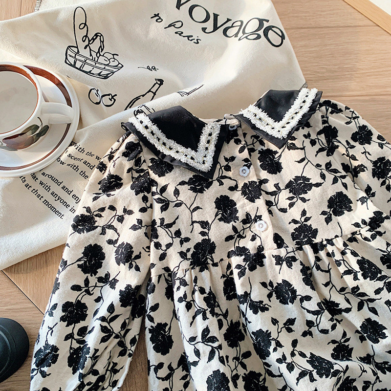 Lilleline pikkade varrukatega tüdrukute kleit 2023. aasta sügis, uus harjatud prantsuse kleit Nukukaelusega temperamendiga väike must kleit, pitsiline kleit