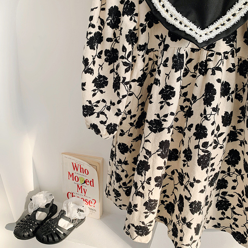 Lilleline pikkade varrukatega tüdrukute kleit 2023. aasta sügis, uus harjatud prantsuse kleit Nukukaelusega temperamendiga väike must kleit, pitsiline kleit