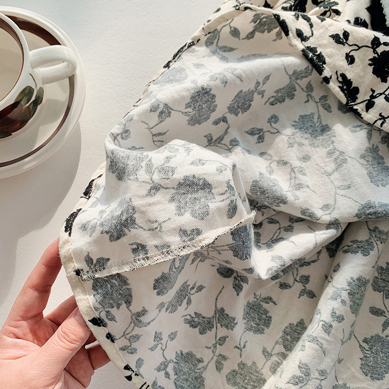 Lilleline pikkade varrukatega tüdrukute kleit 2023. aasta sügis, uus harjatud prantsuse kleit Nukukaelusega temperamendiga väike must kleit, pitsiline kleit