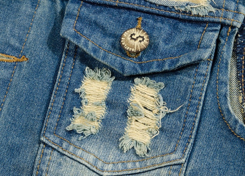 2022 Мъжки дизайн на дупки Мъжка дънкова жилетка Винтидж дънки Яке без ръкави Мъжки протрити сини дънки Жилетка Мъжко леко яке