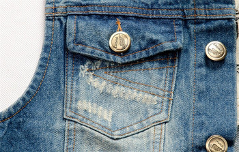 Нова къса синя мъжка лятна жилетка Корейски тънки дънкови жилетки без ръкави за мъже Едноредни дупки 95% памук Дънки Жилетка Мъжки