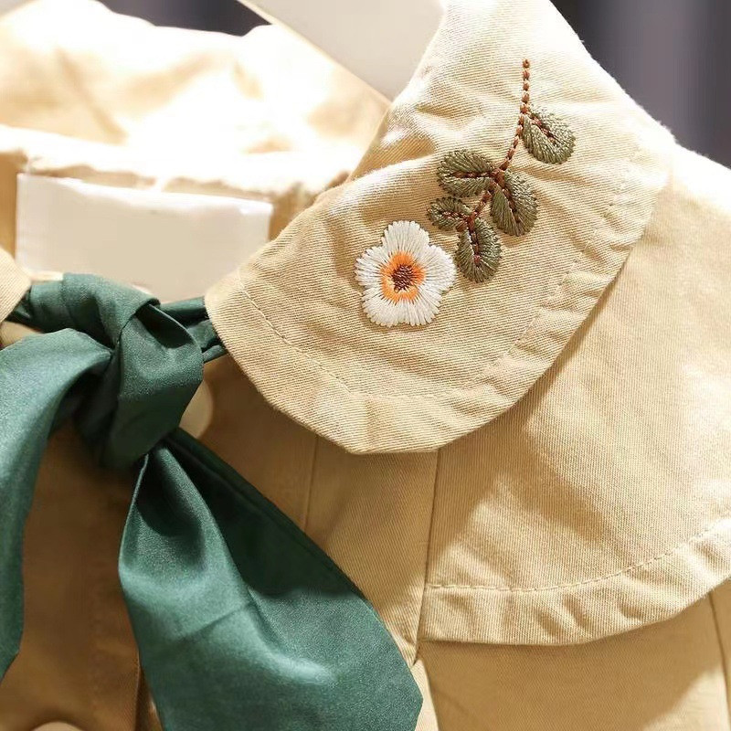 2023 г. Пролет и есен Нов моден тренч за момичета Бебе Бебешка яка за кукли Бродиран шал с цветя