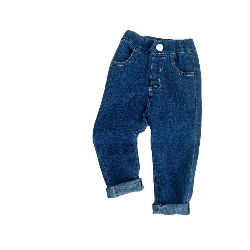 Uske rastezljive traperice u korejskom stilu za jesen 2023