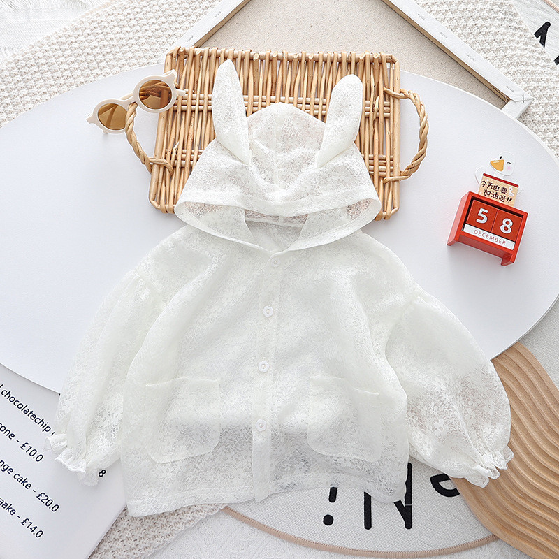 Ρούχα για κορίτσια με αντηλιακή προστασία Χαριτωμένα αυτιά κουνελιού αναπνεύσιμο παλτό με λεπτή κουκούλα 2023 Καλοκαιρινό μωρό παιδικό πουκάμισο κλιματισμού