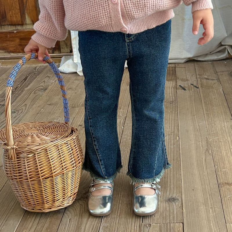 Клеш панталони за момичета в корейски стил Едноцветни пачуърк дънки с необработени ръбове за деца Универсални дънкови панталони