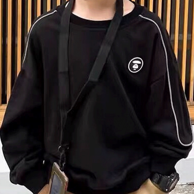 Odjeća za dječake 2023. Proljeće Novi trend pamuka Jednobojne korejske verzije s printom dugih rukava i okruglog izreza Široke modne majice