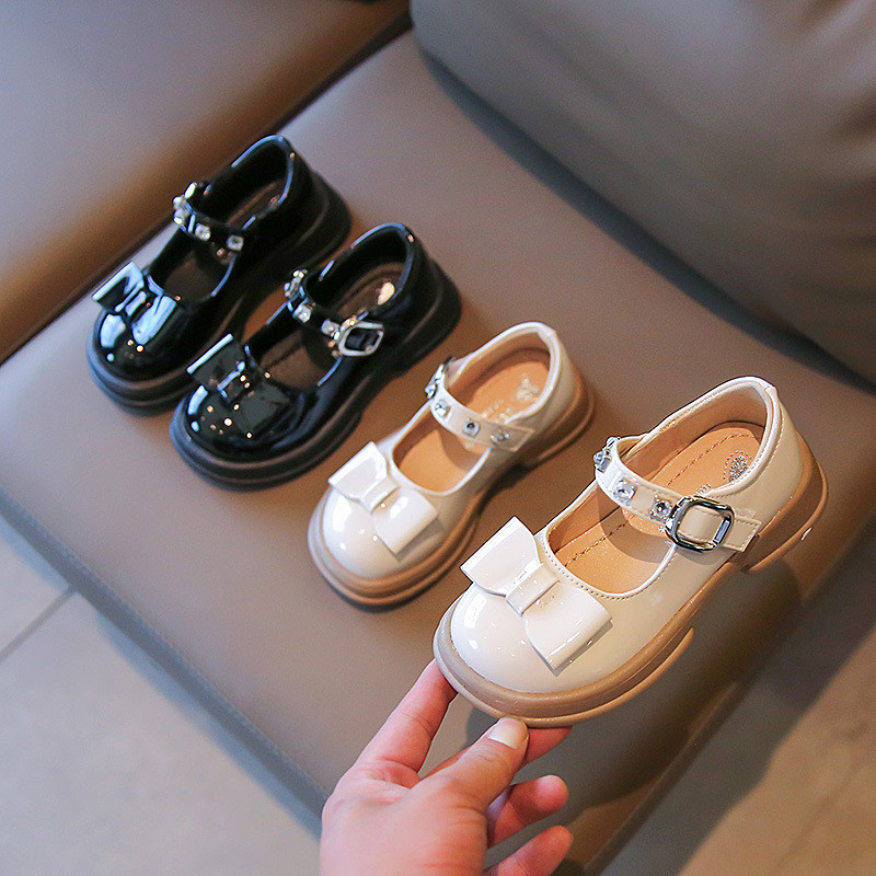 Crne kožne cipele za djevojčice 2023. Dječje proljeće Nove mekane ravne modne nove cipele za princeze Jesenske ravne dječje cipele za plijevljenje