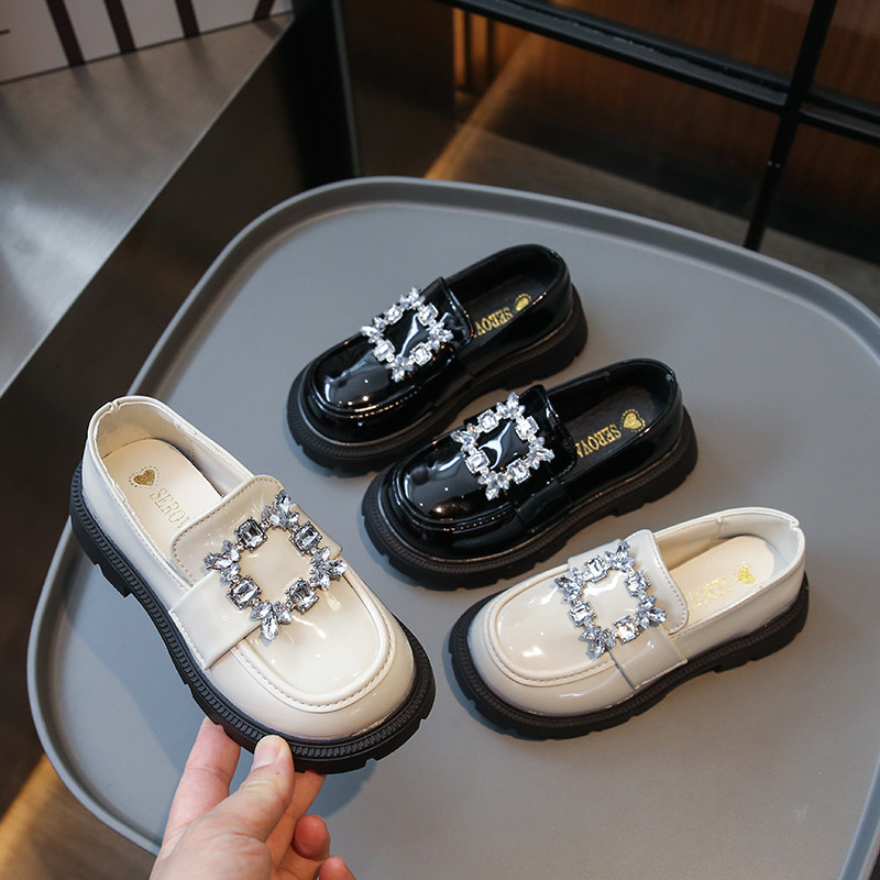 Nove kožne cipele za djevojčice iz 2023. Elegantne dječje modne mokasine PU jednostavne vještačke dijamante slatke dječje cipele za ležerno proljeće jesen platforma